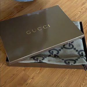 💯 Authentic Gucci monogram logo throw blanket